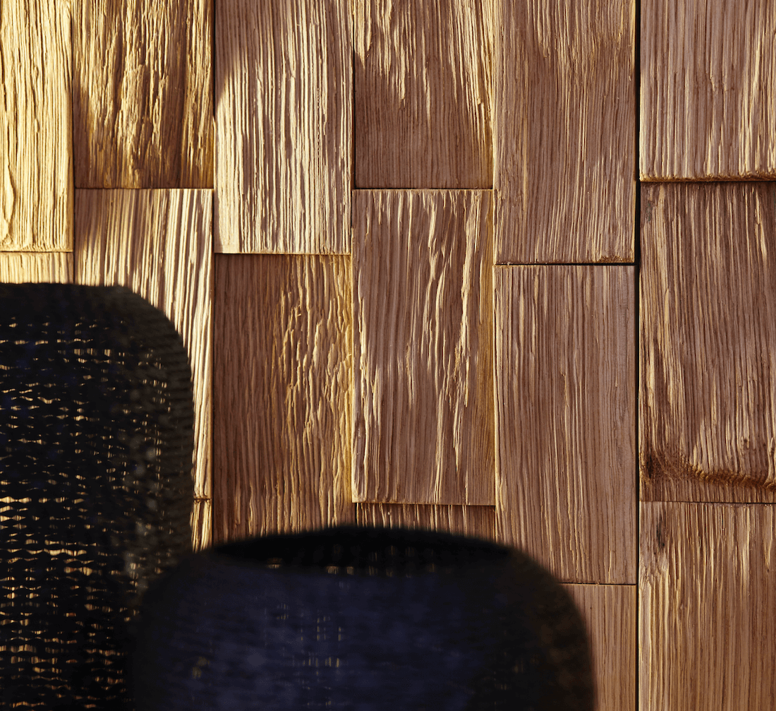 Wohnwand Bakersfield - inkl. Beleuchtung, sichtbare Rückwände mit Holzschindeln/Schubladenfront mit Schroppung, mit Zusatzfunktionen von Natura Home
