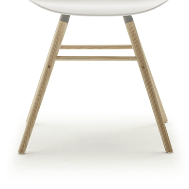 Stuhl Svala - Kunststoffschale Weiß, Eschenholz von Natura Home