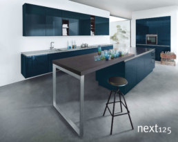 Design Küche Marke Next125 nx501 Indigoblau Hochglanz Asteiche