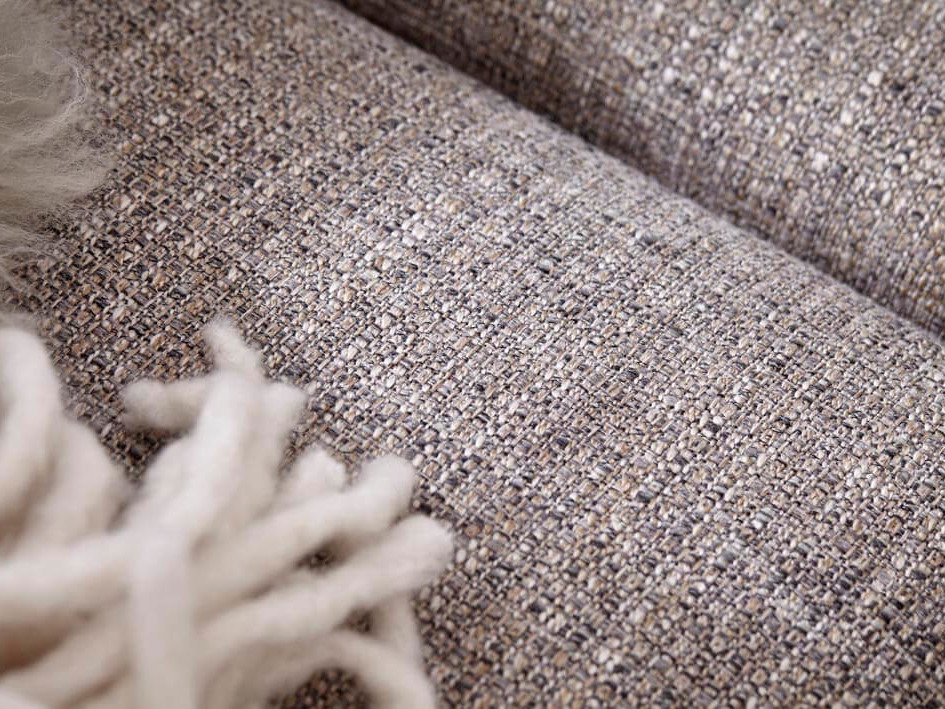 Sofa Hudson von Natura Home, Stoff Grau, Füße aus schwarzem Metall, Relaxfunktion, Kopfteil verstellbar