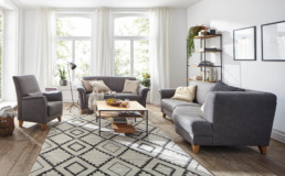 Sofa Providence mit Aufstehhilfe von Natura Home, Grau mit Aufstehhilfe links und Tasche für die entsprechende Fernbedienung